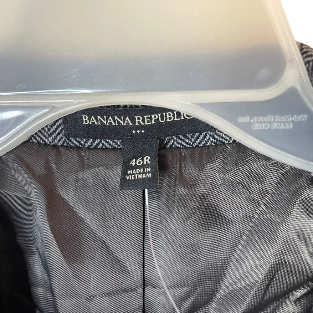 Banana Republic Tweed Blazer Mens 46R Gray Herringbone Two Button NWT